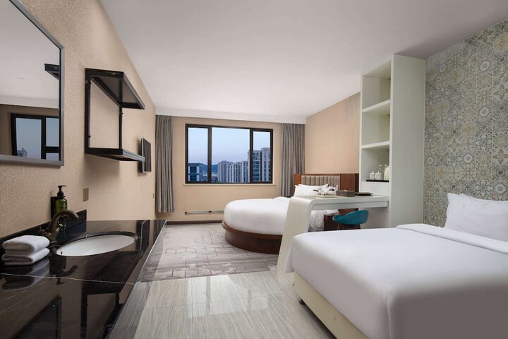Room 56 of 79