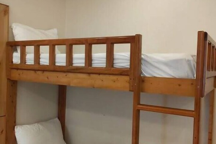 Room 12 of 144