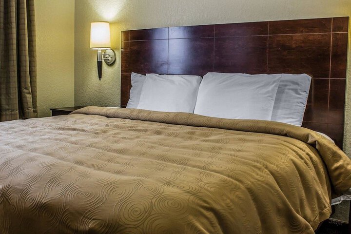 1 King Bed Efficiency (12 of 19)