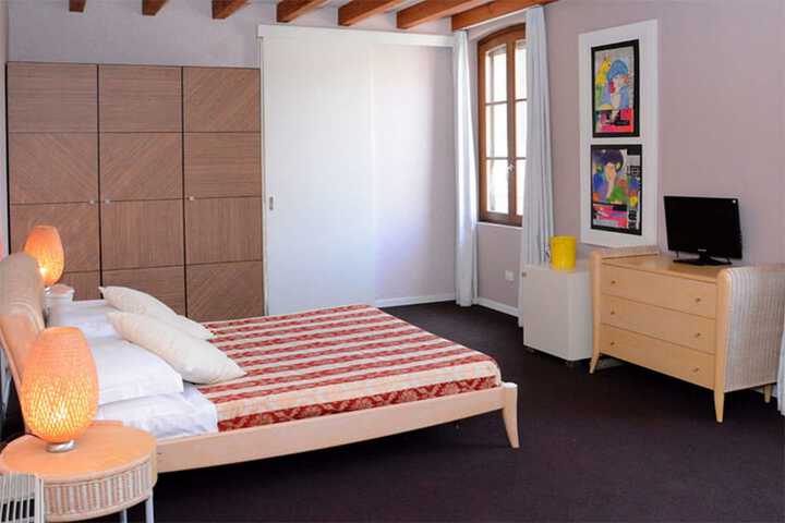 Room 12 of 38
