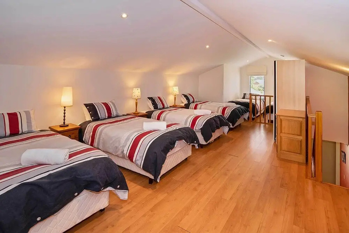 Room 4 of 14