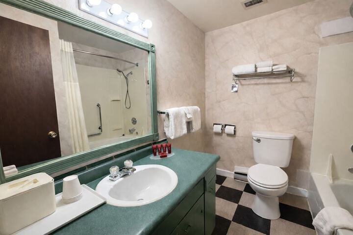 Room 22 of 28