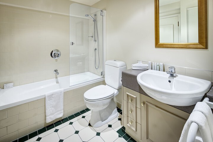 Room 14 of 25