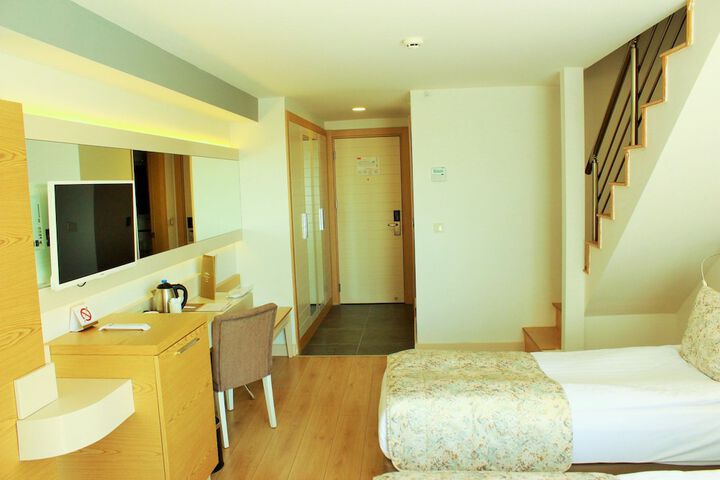 Room 7 of 121
