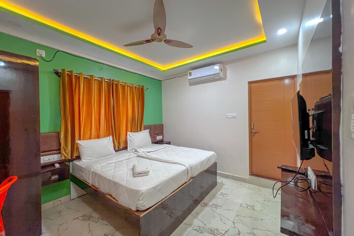 Room 9 of 42