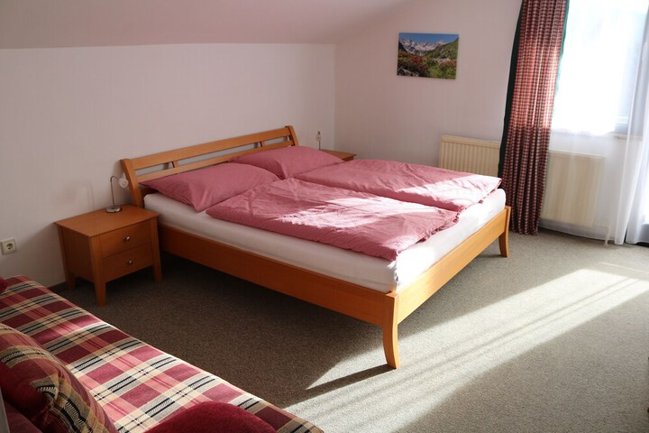 Room 13 of 28