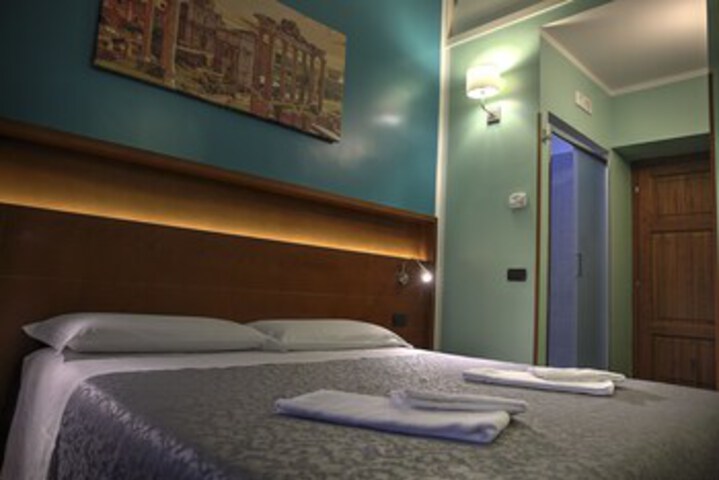 Room 14 of 37