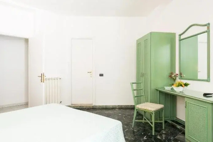 Room 2 of 23