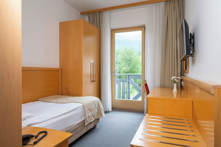 Room 8 of 81