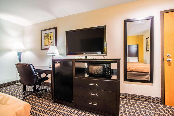 2 Double Beds Accessible (6 of 6)