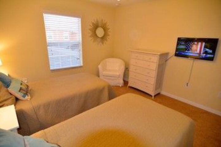 Room 13 of 33