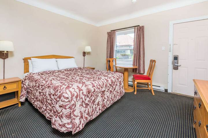 Room 4 of 13