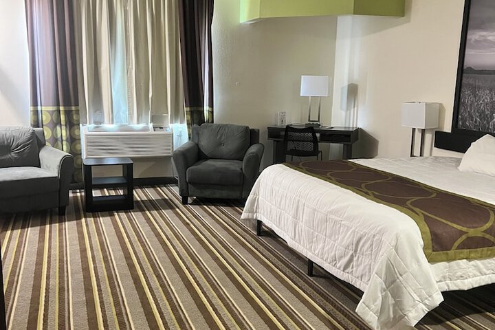 Room 10 of 27