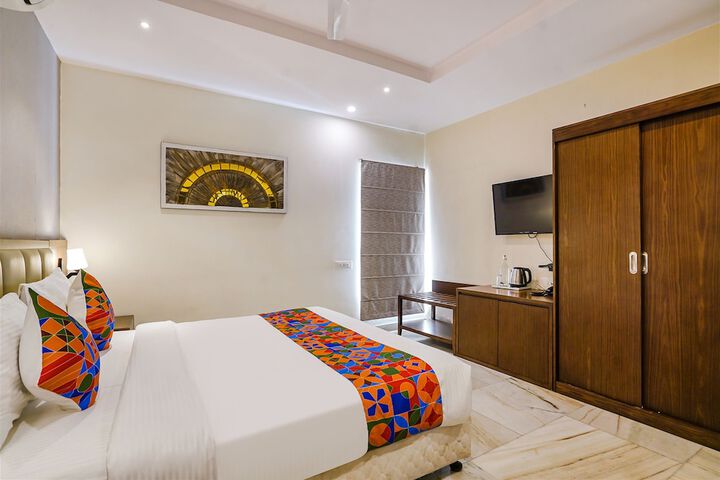 Room 20 of 34
