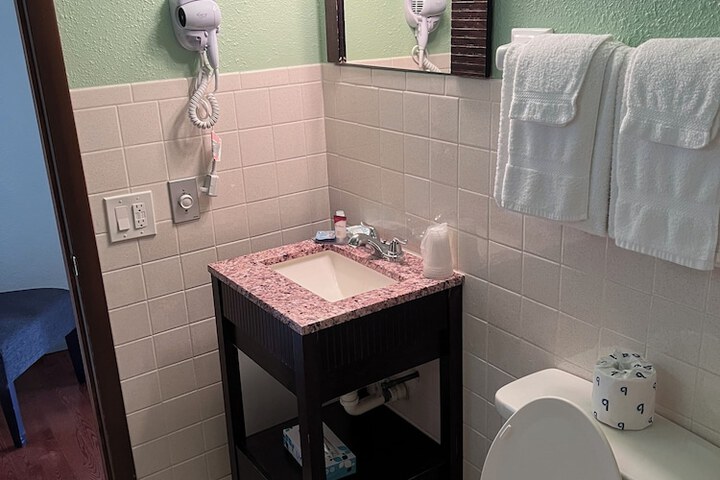 Room 120 of 180