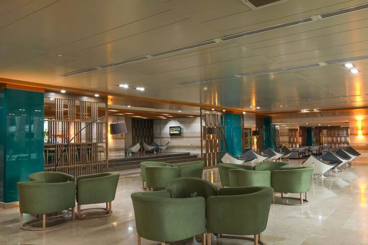 Entrance & Lobby