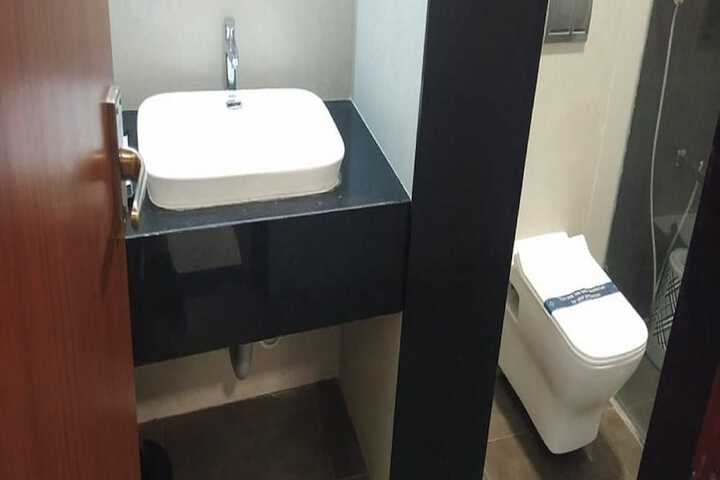 Room 7 of 18