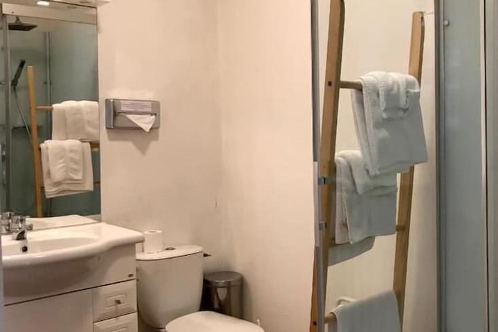 Room 11 of 18