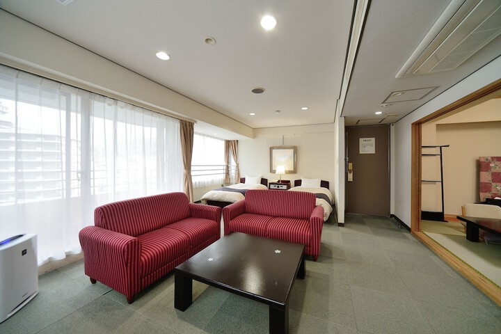 Room 9 of 39