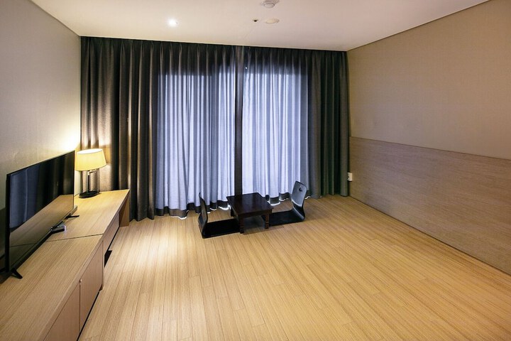 Room 28 of 122