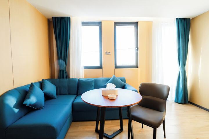 Room 12 of 17