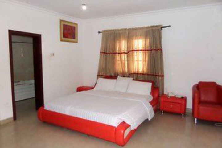 Room 8 of 19