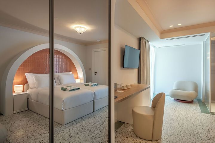 Room 15 of 41