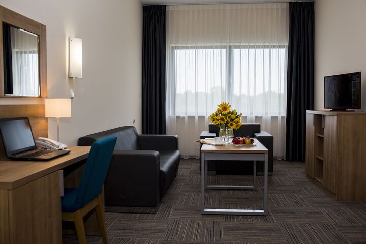 Room 10 of 50