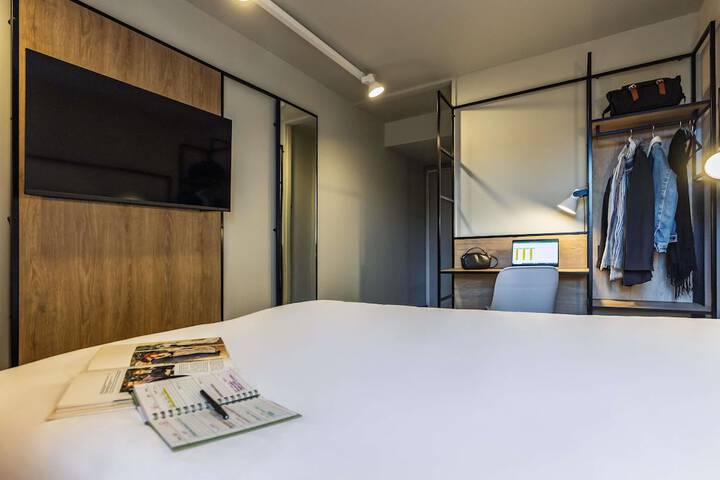 Room 10 of 63