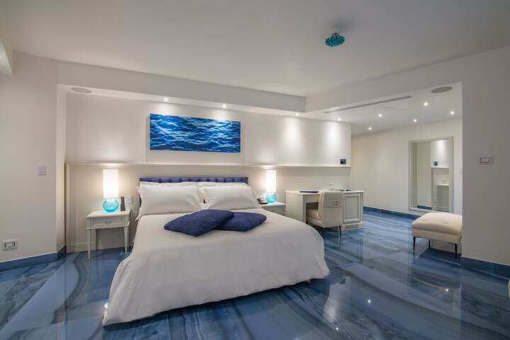 Room 6 of 73