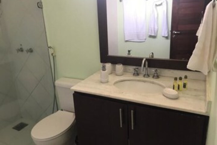 Room 3 of 65
