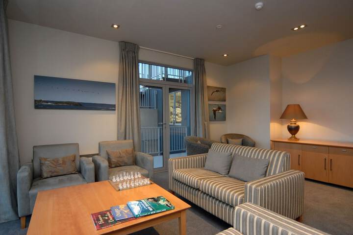 Lounge 40 of 55