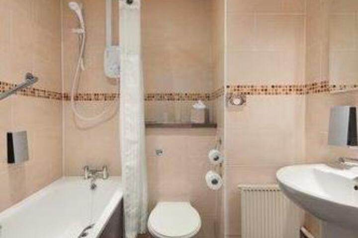 Room 2 of 6