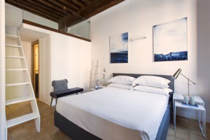 Room 12 of 21