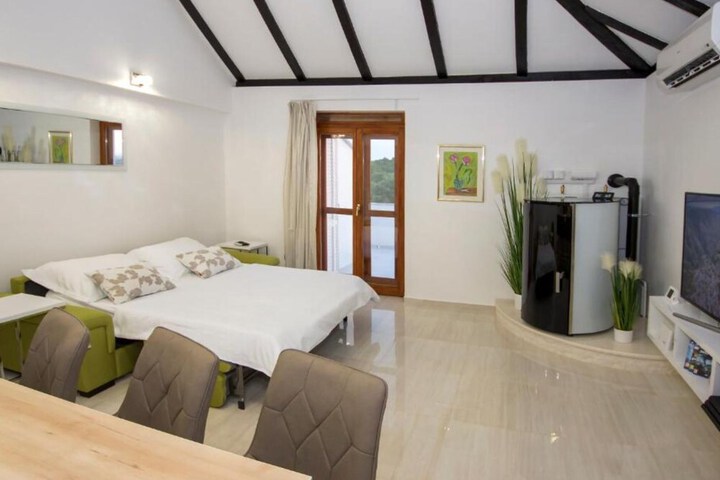 Room 8 of 41