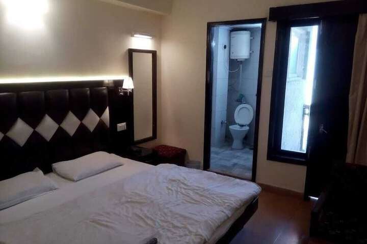 Room 6 of 13