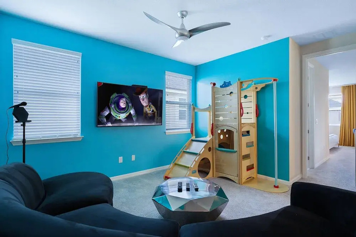 Room 4 of 30