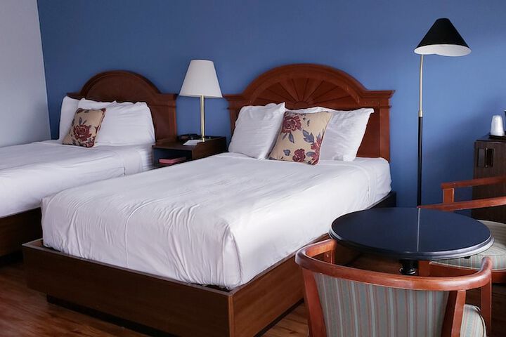 Deluxe 2 Queen Beds (8 of 13)