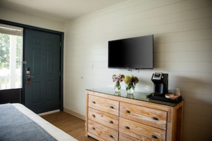 Room 28 of 180