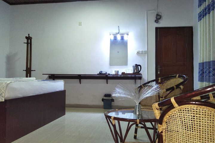 Room 4 of 14