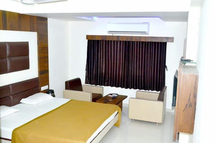 Room 9 of 24