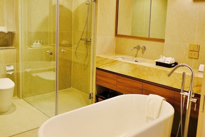 Room 16 of 46
