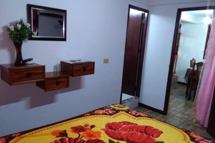 Room 6 of 12