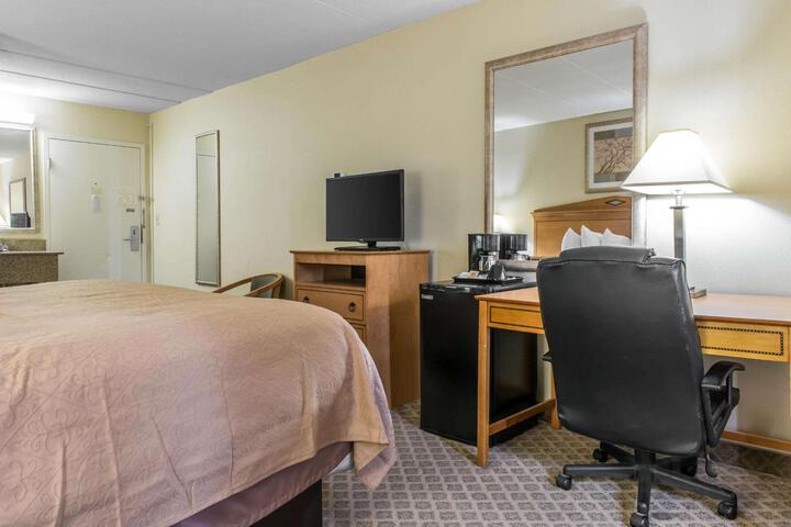 1 King Bed (8 of 8)
