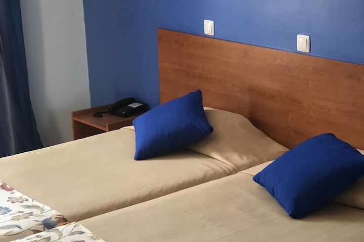 Room 6 of 26