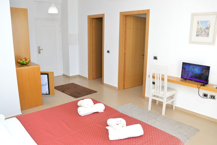 Room 5 of 38