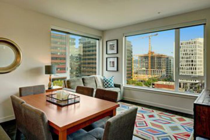 South Lake Union Lakeview Suite Apartment in Seattle, WA