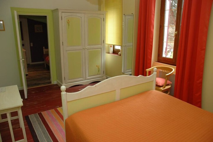 Room 6 of 34
