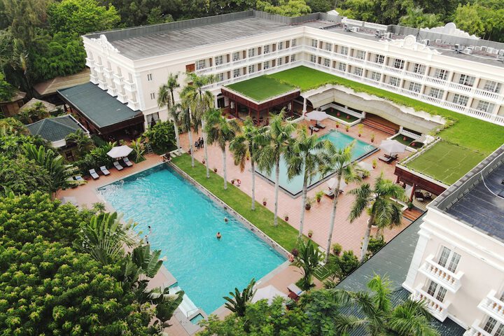 Pools & Facilities