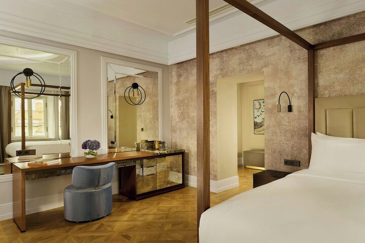 Room 17 of 82